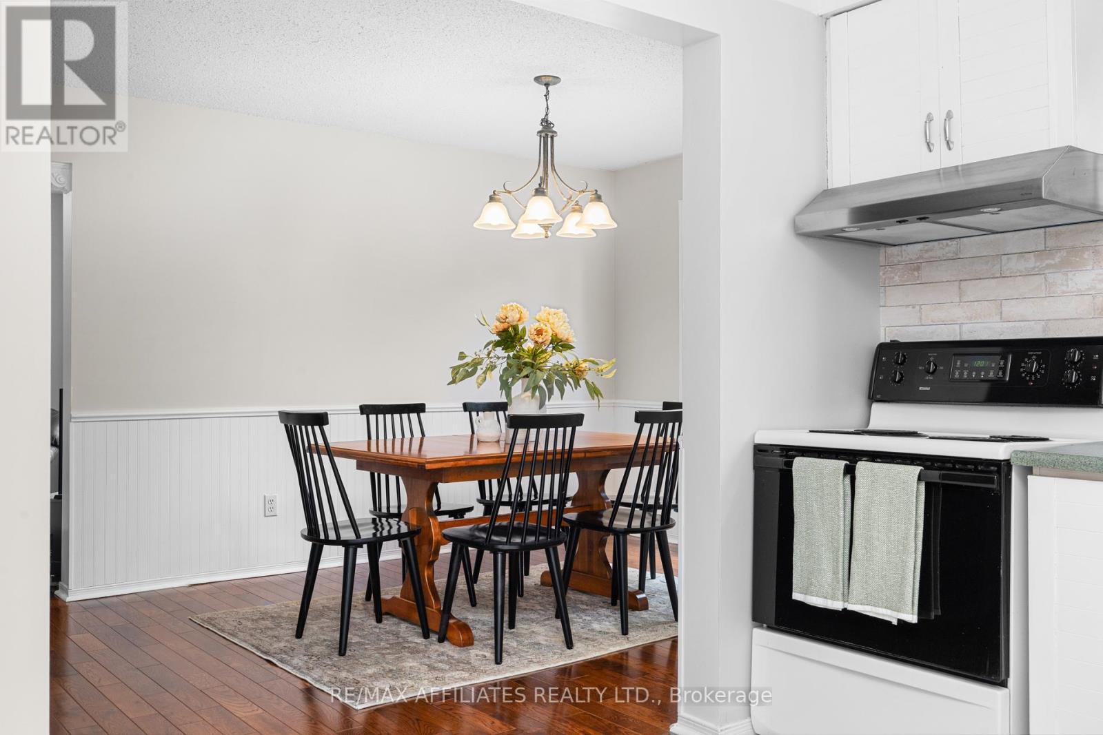 20 Garden Avenue, Perth, Ontario  K7H 3L9 - Photo 9 - X12432365
