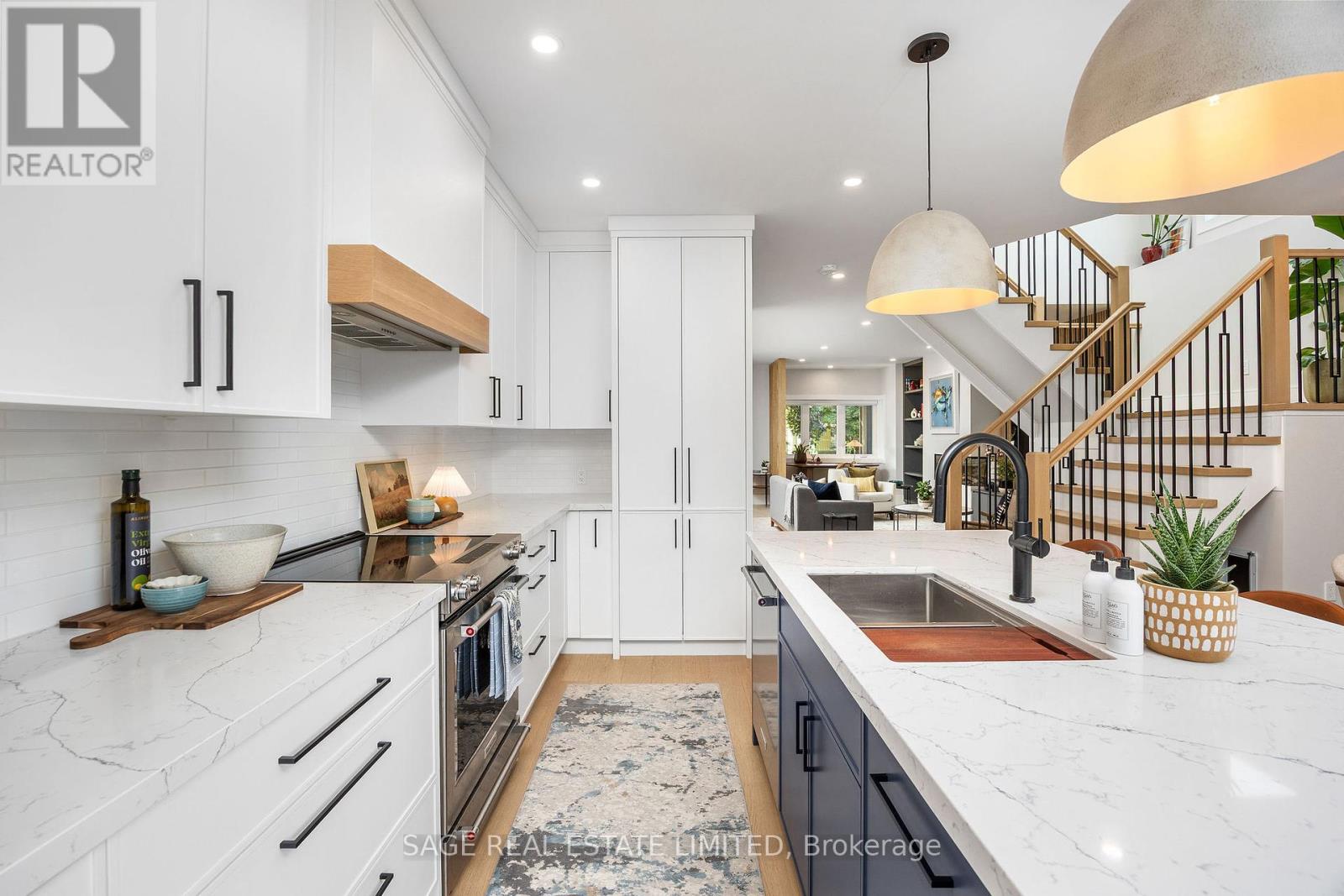 865 Windermere Avenue, Toronto (Runnymede-Bloor West Village), Ontario  M6S 3M8 - Photo 2 - W12432309
