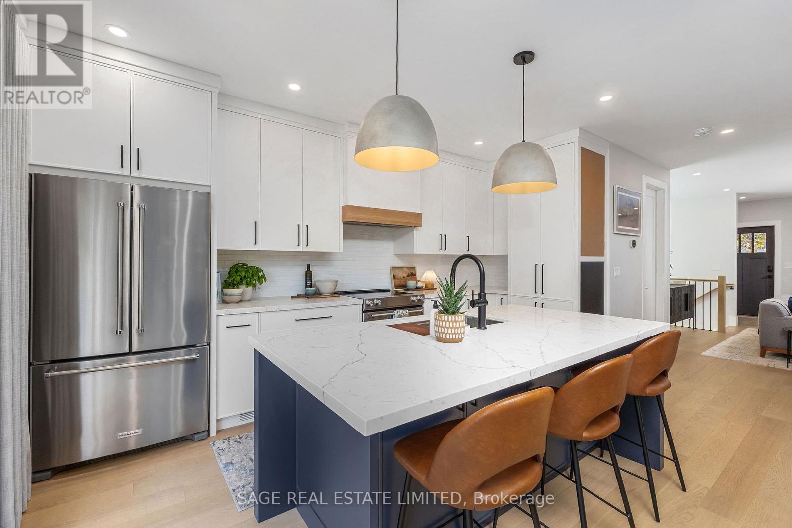 865 Windermere Avenue, Toronto (Runnymede-Bloor West Village), Ontario  M6S 3M8 - Photo 9 - W12432309