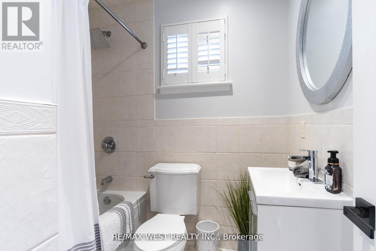30 Tindale Road, Brampton, Ontario  L6V 2G9 - Photo 7 - W12432371