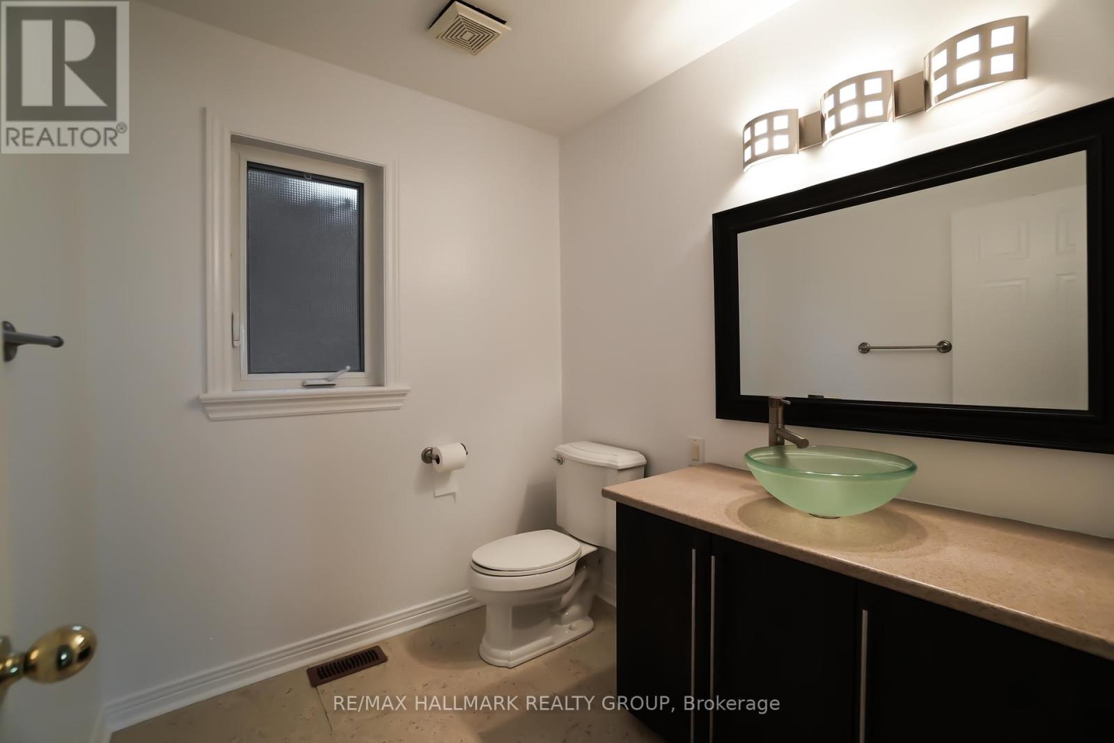 1020 Grenon Avenue, Ottawa, Ontario  K2B 8L8 - Photo 12 - X12432496