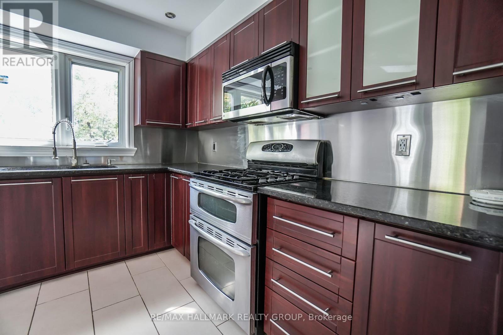 1020 Grenon Avenue, Ottawa, Ontario  K2B 8L8 - Photo 14 - X12432496