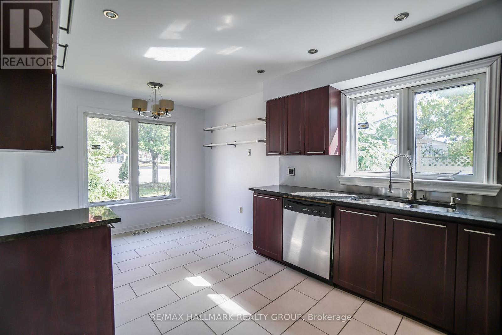 1020 Grenon Avenue, Ottawa, Ontario  K2B 8L8 - Photo 15 - X12432496