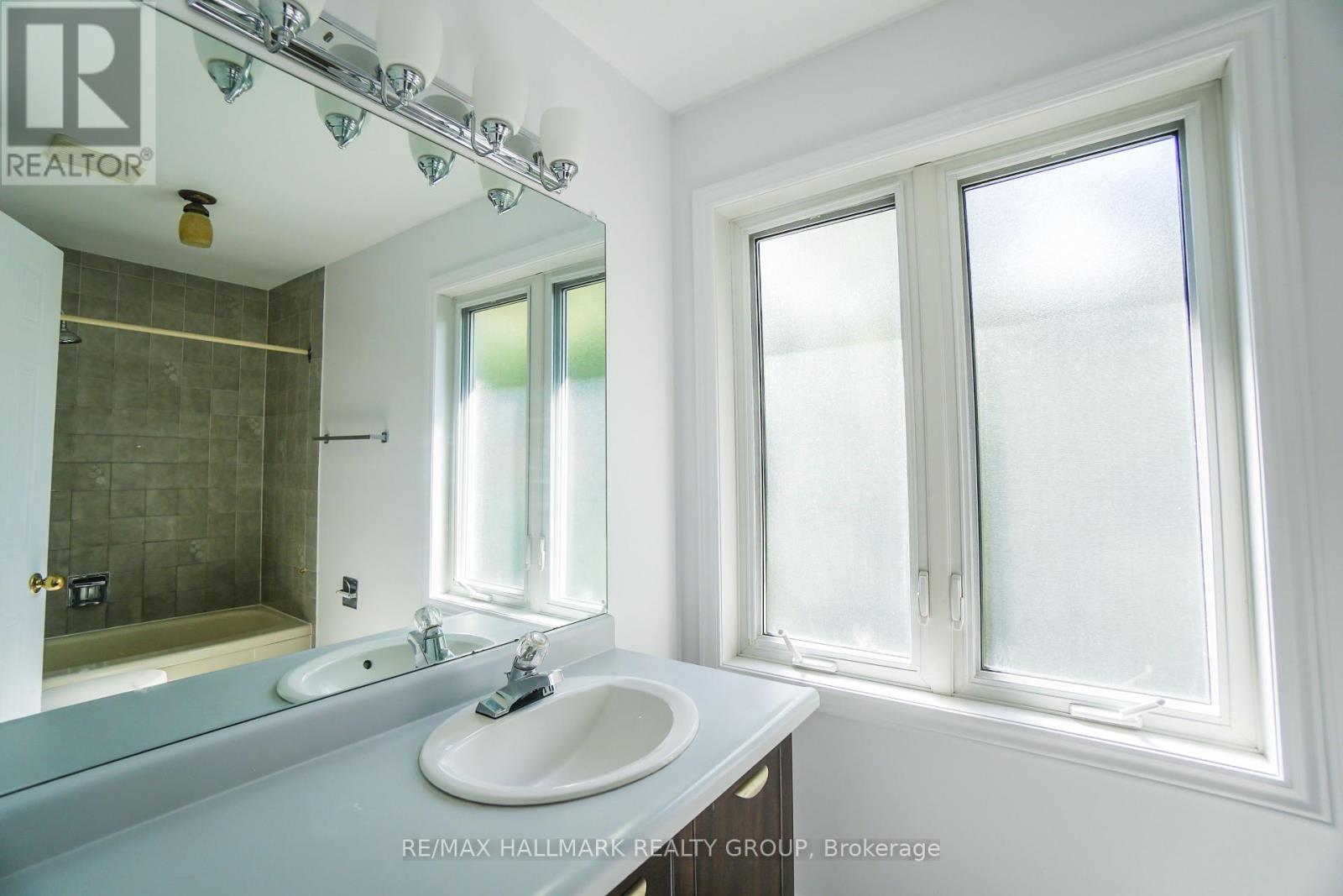 1020 Grenon Avenue, Ottawa, Ontario  K2B 8L8 - Photo 22 - X12432496