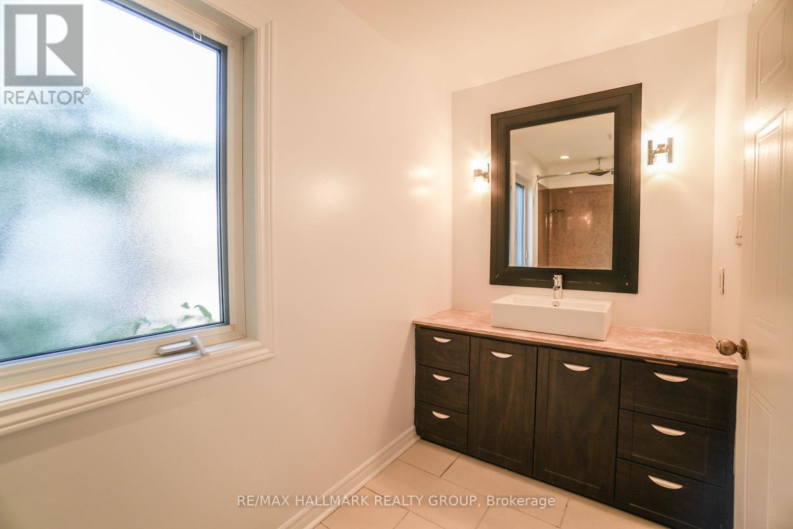 1020 Grenon Avenue, Ottawa, Ontario  K2B 8L8 - Photo 24 - X12432496