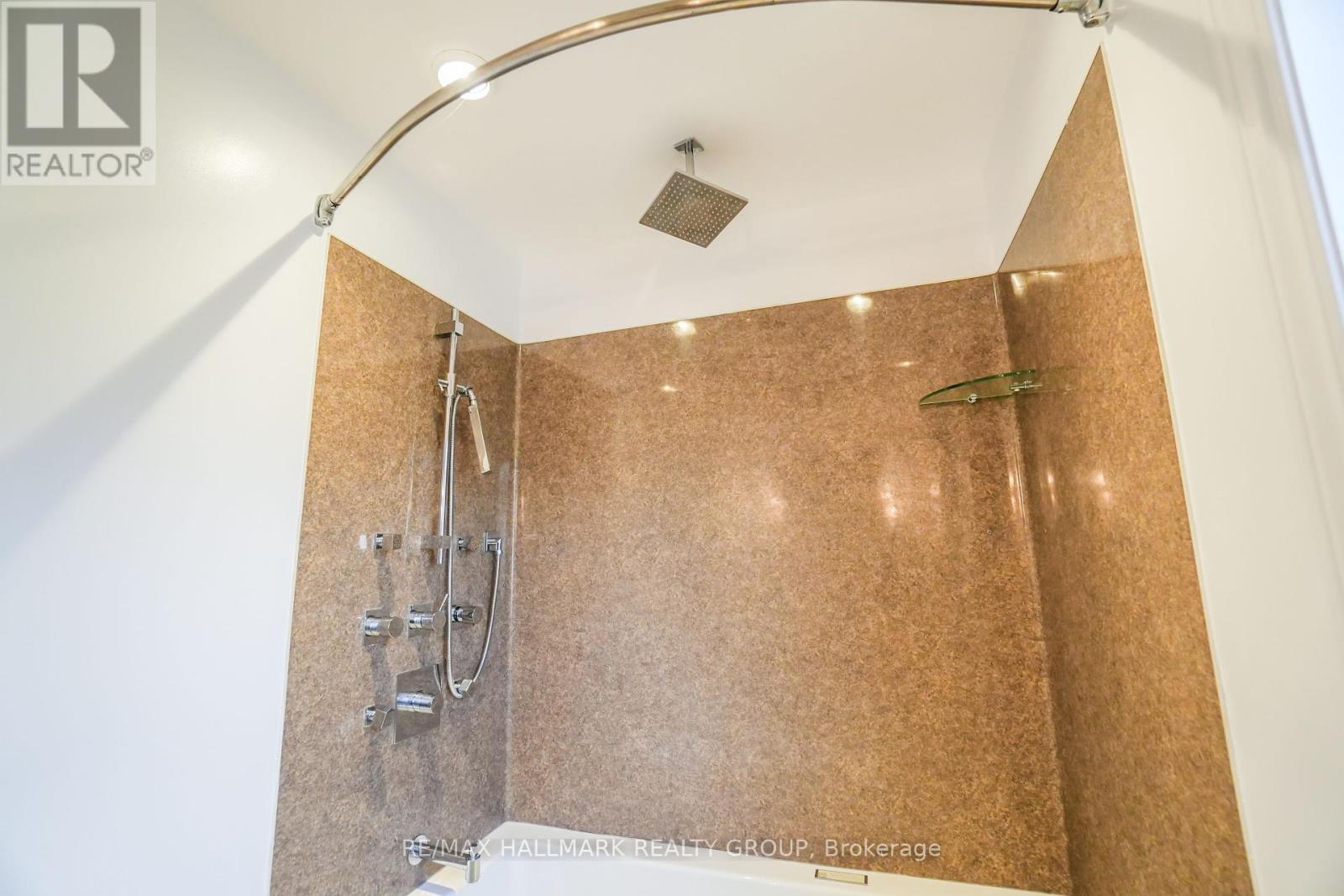 1020 Grenon Avenue, Ottawa, Ontario  K2B 8L8 - Photo 26 - X12432496
