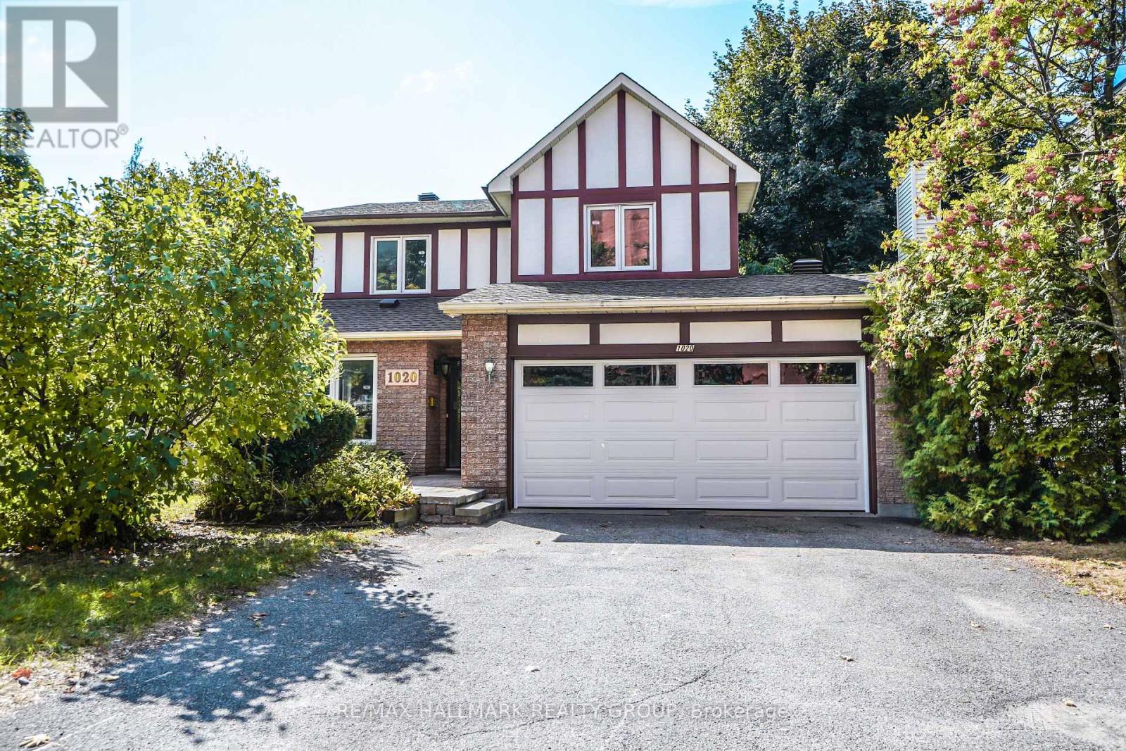 1020 Grenon Avenue, Ottawa, Ontario  K2B 8L8 - Photo 3 - X12432496