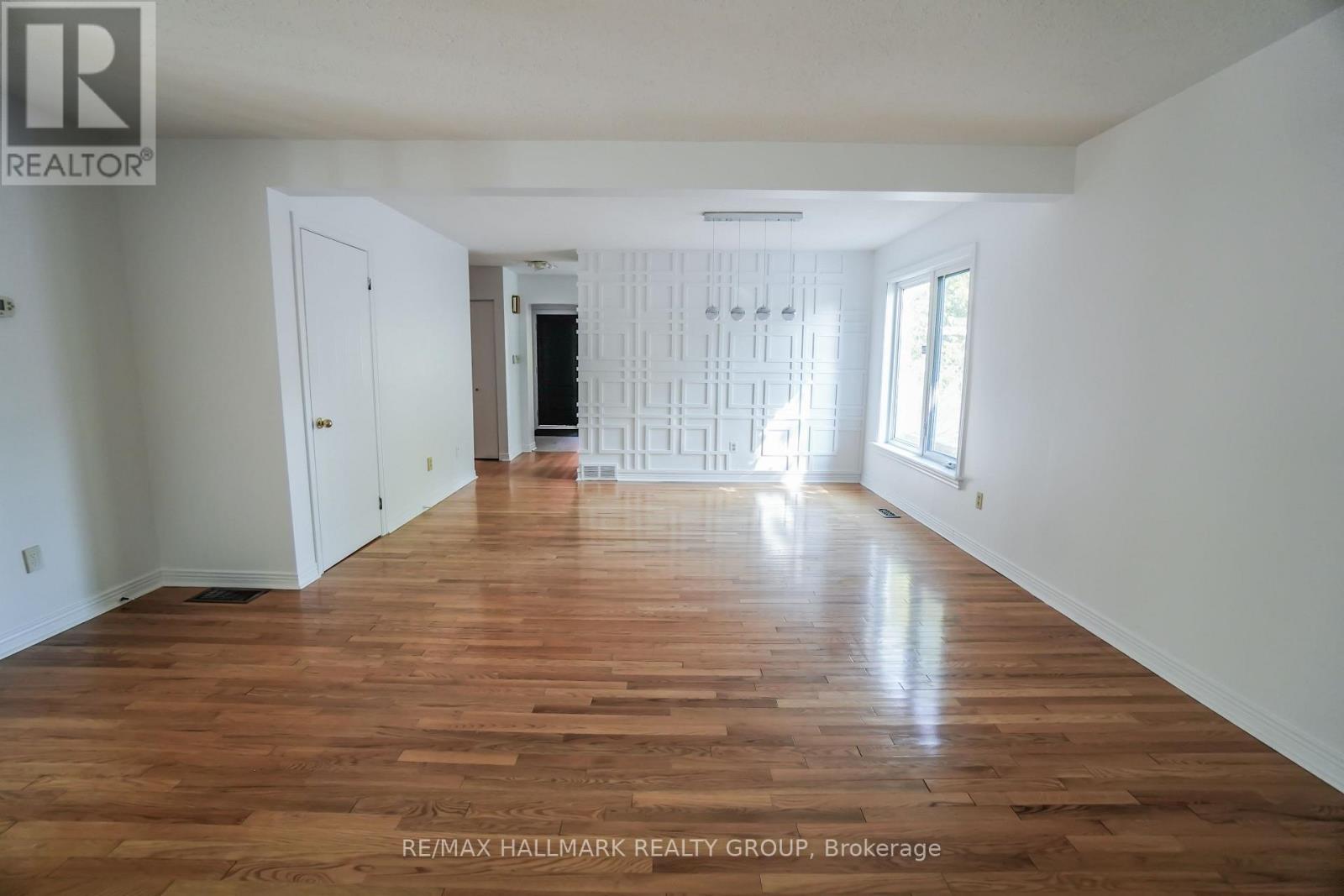 1020 Grenon Avenue, Ottawa, Ontario  K2B 8L8 - Photo 7 - X12432496