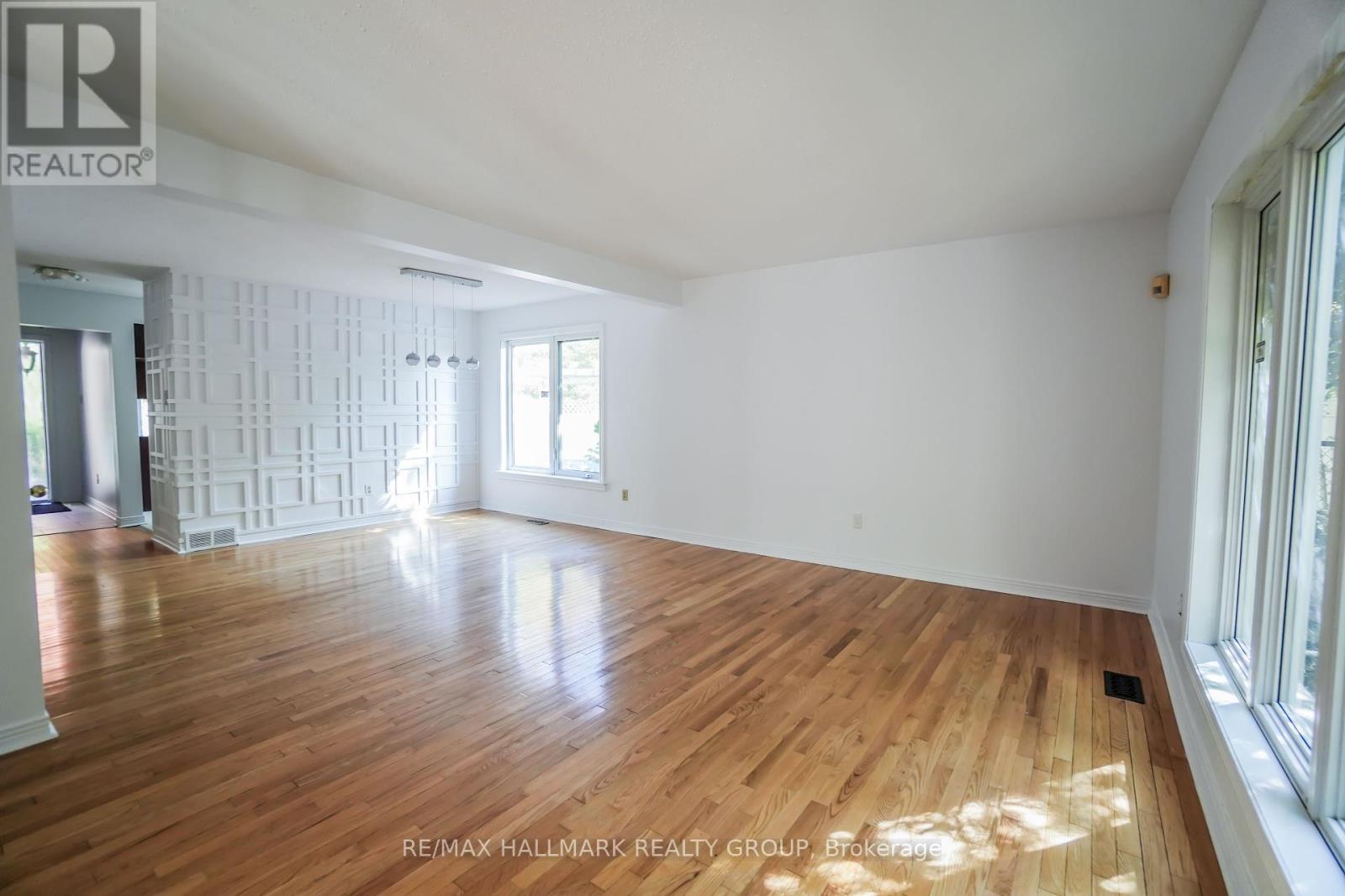 1020 Grenon Avenue, Ottawa, Ontario  K2B 8L8 - Photo 8 - X12432496