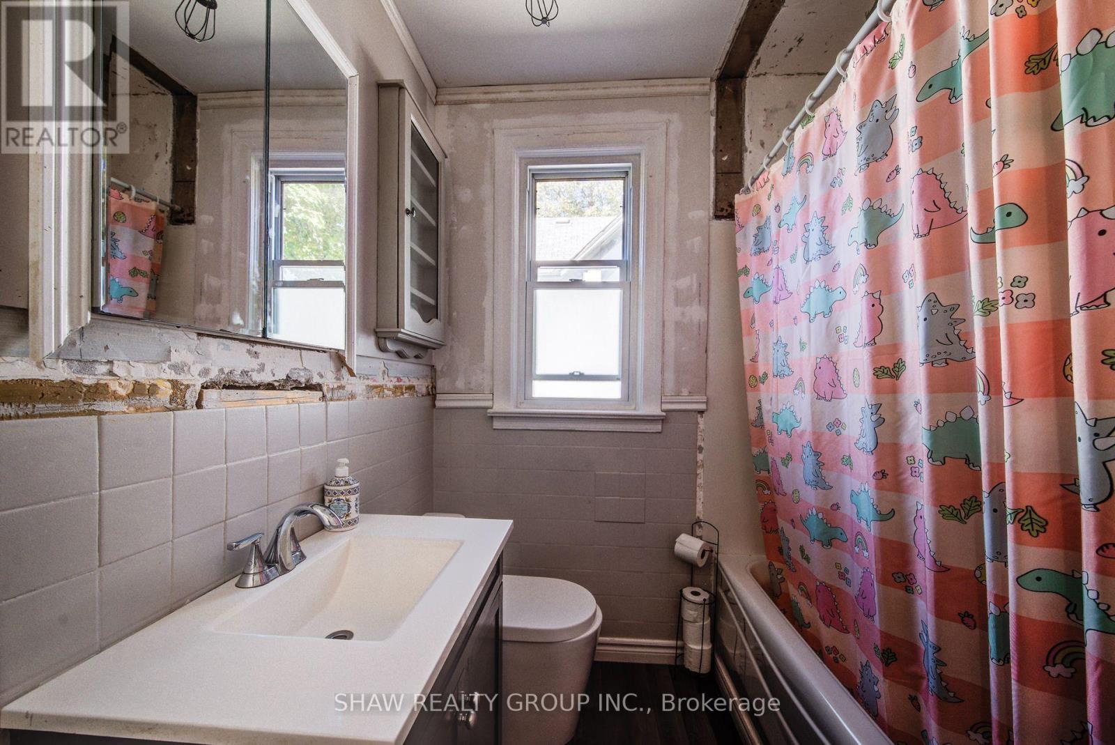 1219 Duke Street, Cambridge, Ontario  N3H 3V8 - Photo 14 - X12432347