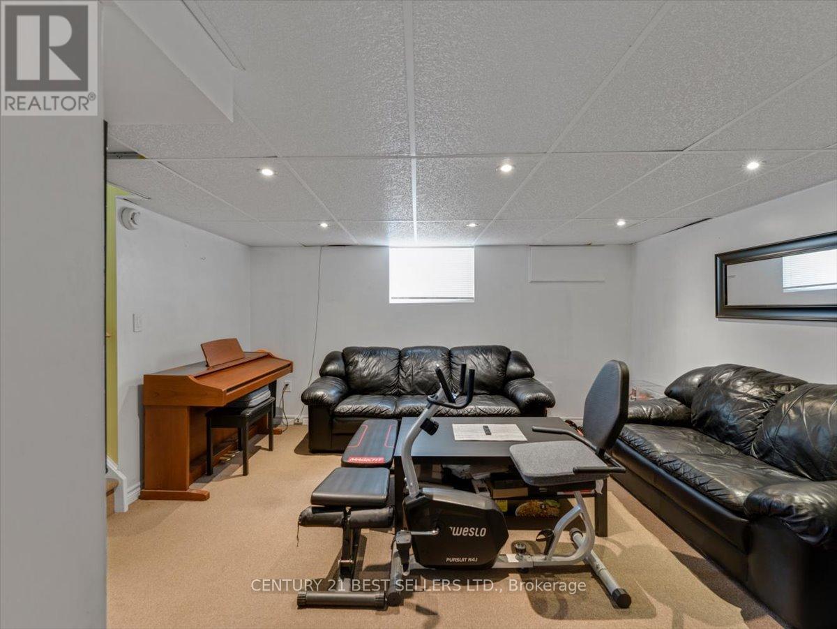 39 Carlton Street, St. Catharines, Ontario  L2R 1P7 - Photo 14 - X12432398