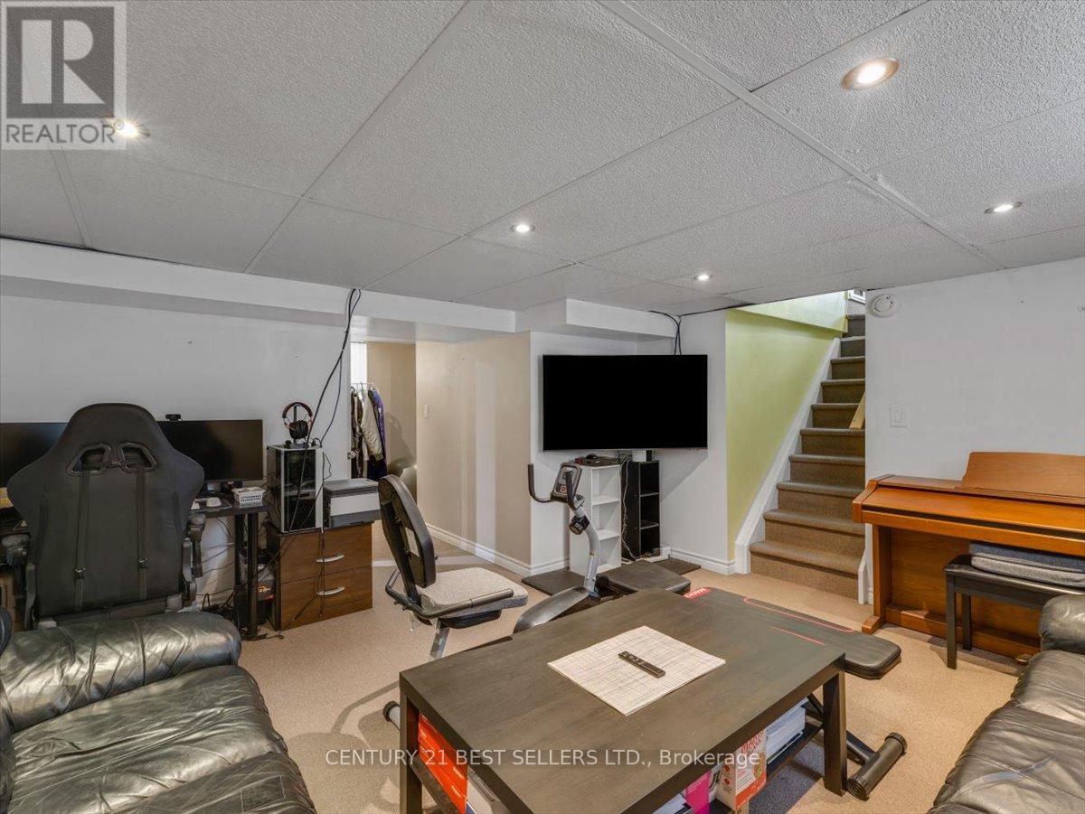 39 Carlton Street, St. Catharines, Ontario  L2R 1P7 - Photo 15 - X12432398