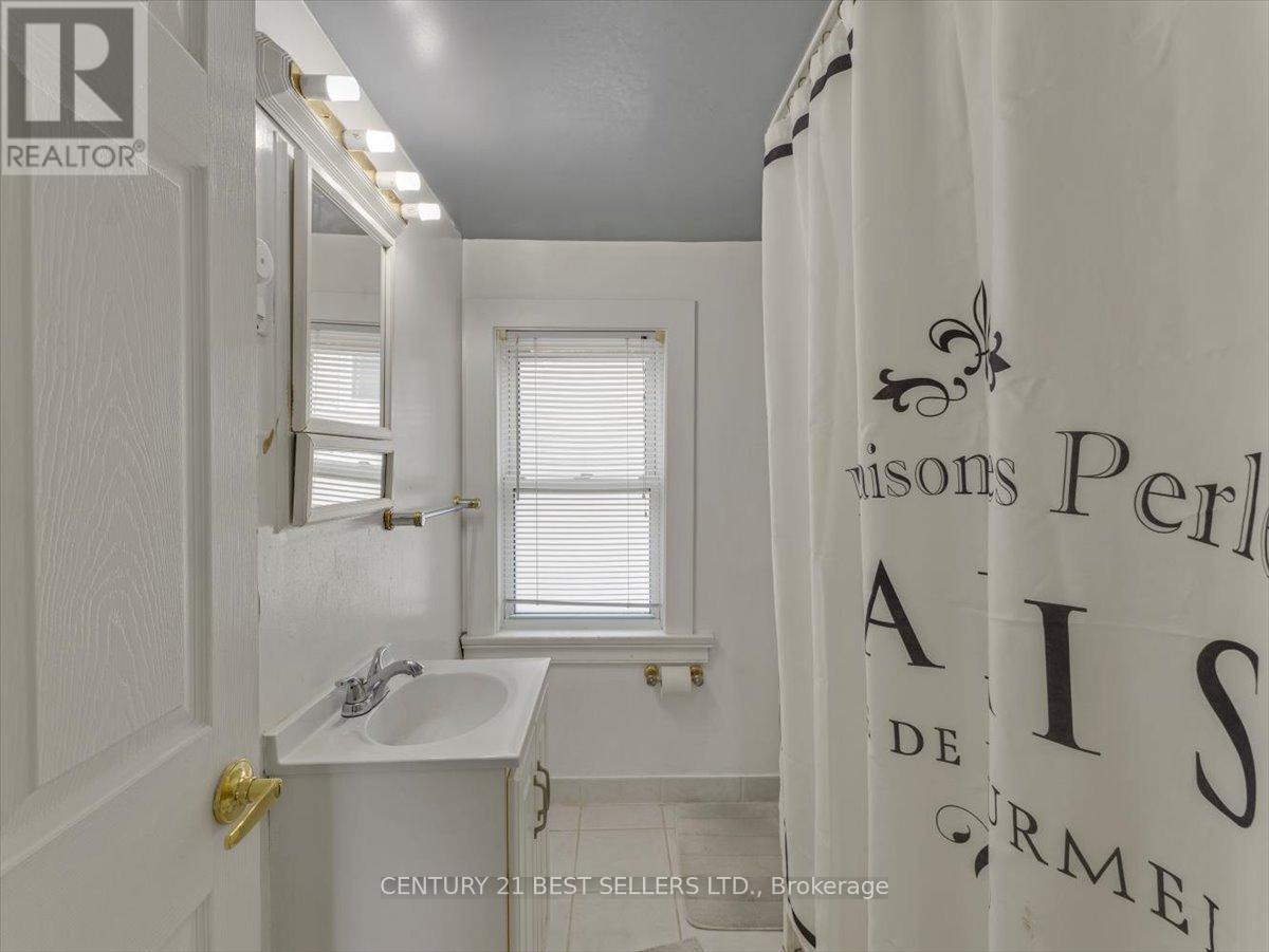 39 Carlton Street, St. Catharines, Ontario  L2R 1P7 - Photo 26 - X12432398