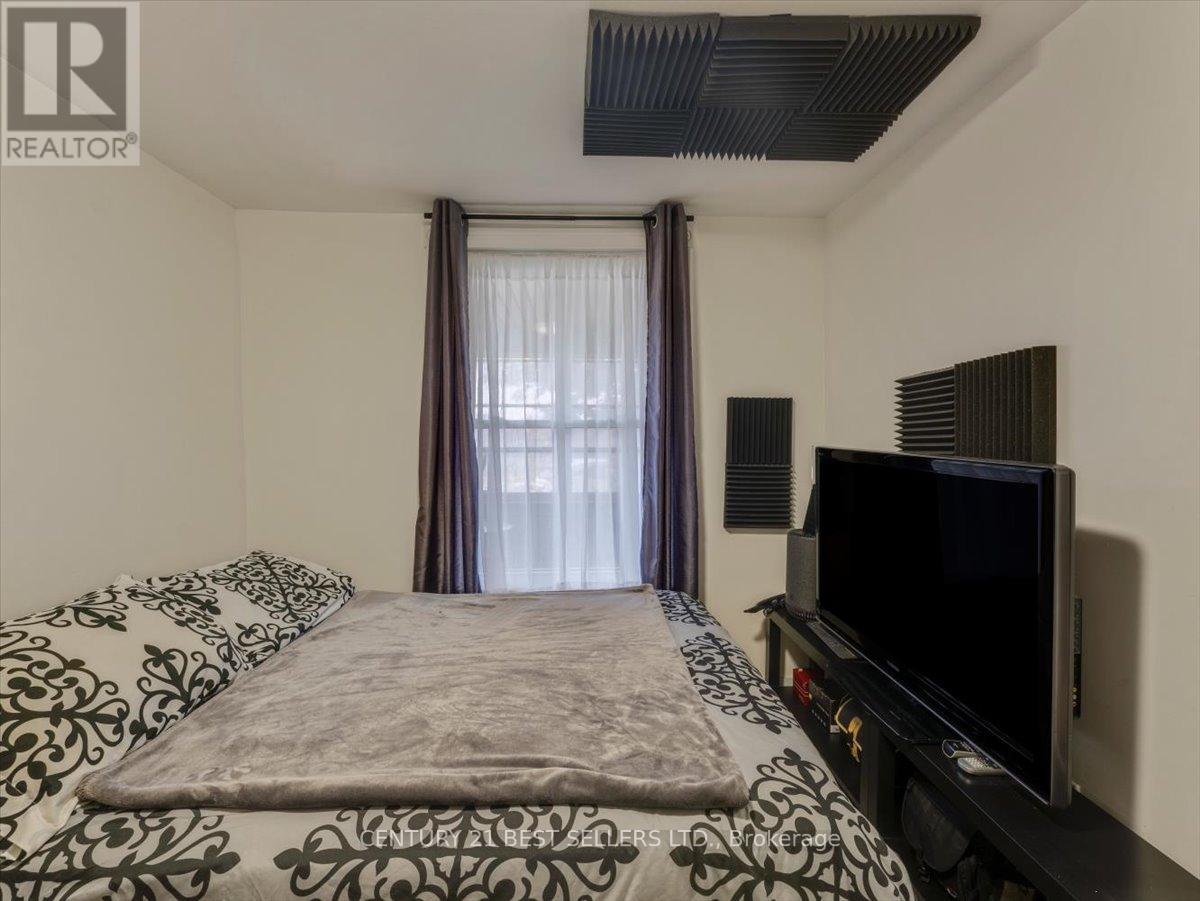 39 Carlton Street, St. Catharines, Ontario  L2R 1P7 - Photo 28 - X12432398