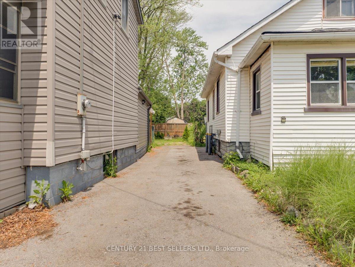 39 Carlton Street, St. Catharines, Ontario  L2R 1P7 - Photo 30 - X12432398