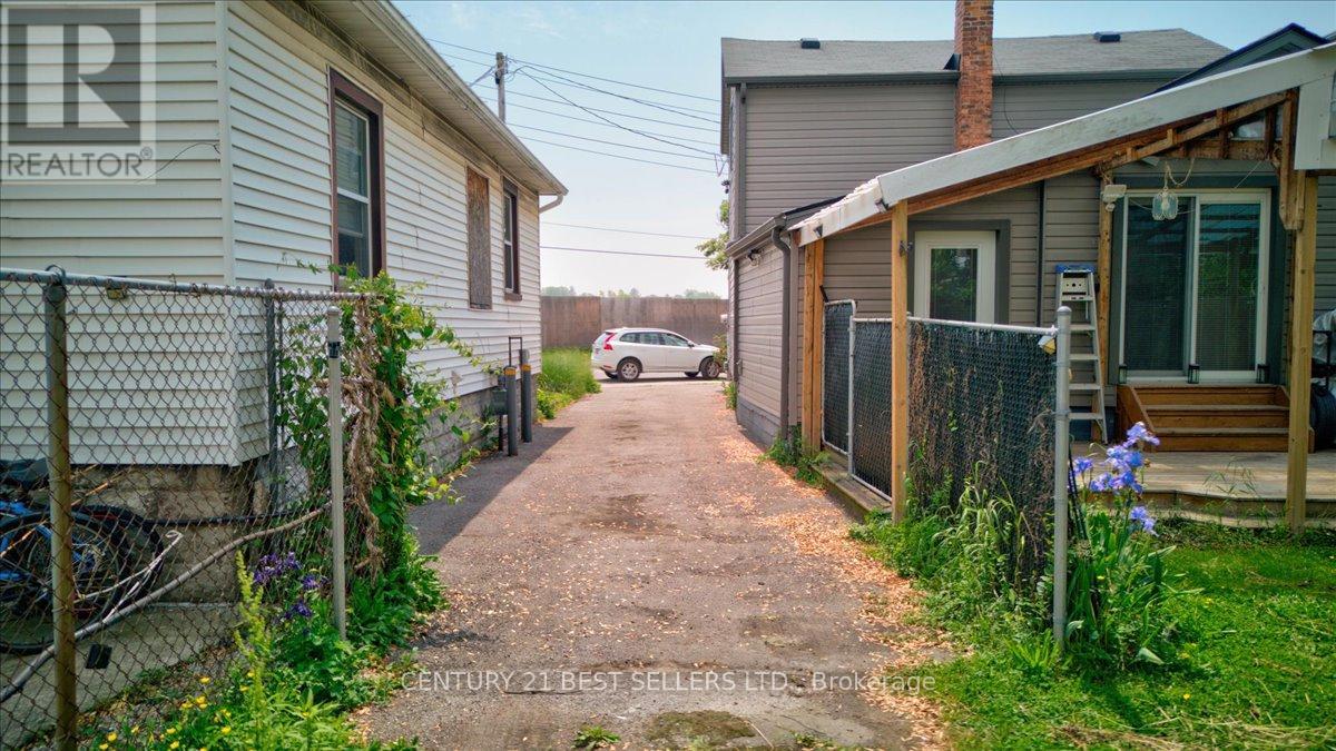 39 Carlton Street, St. Catharines, Ontario  L2R 1P7 - Photo 40 - X12432398