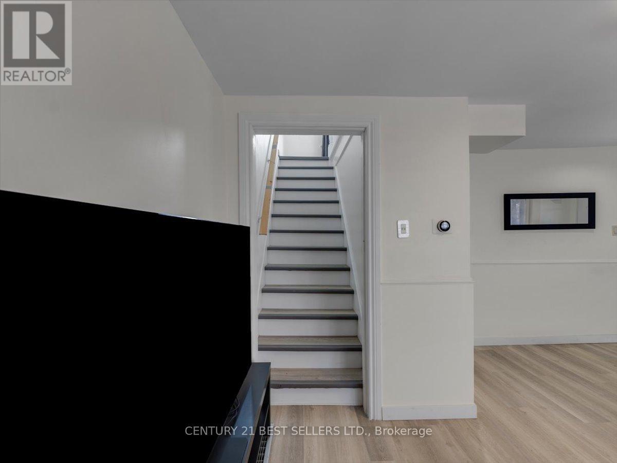 39 Carlton Street, St. Catharines, Ontario  L2R 1P7 - Photo 7 - X12432398