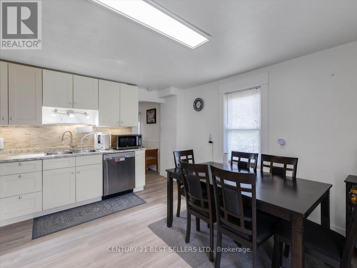 39 Carlton Street, St. Catharines, Ontario  L2R 1P7 - Photo 9 - X12432398