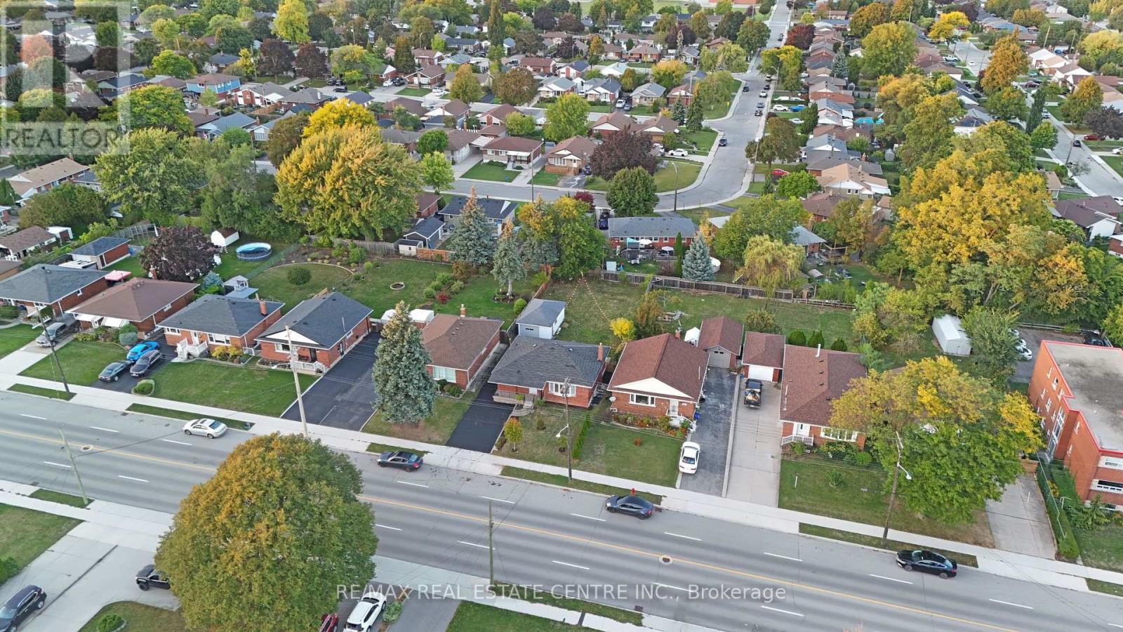 959 Mohawk Road E, Hamilton (Huntington), Ontario  L8T 2R9 - Photo 2 - X12432426