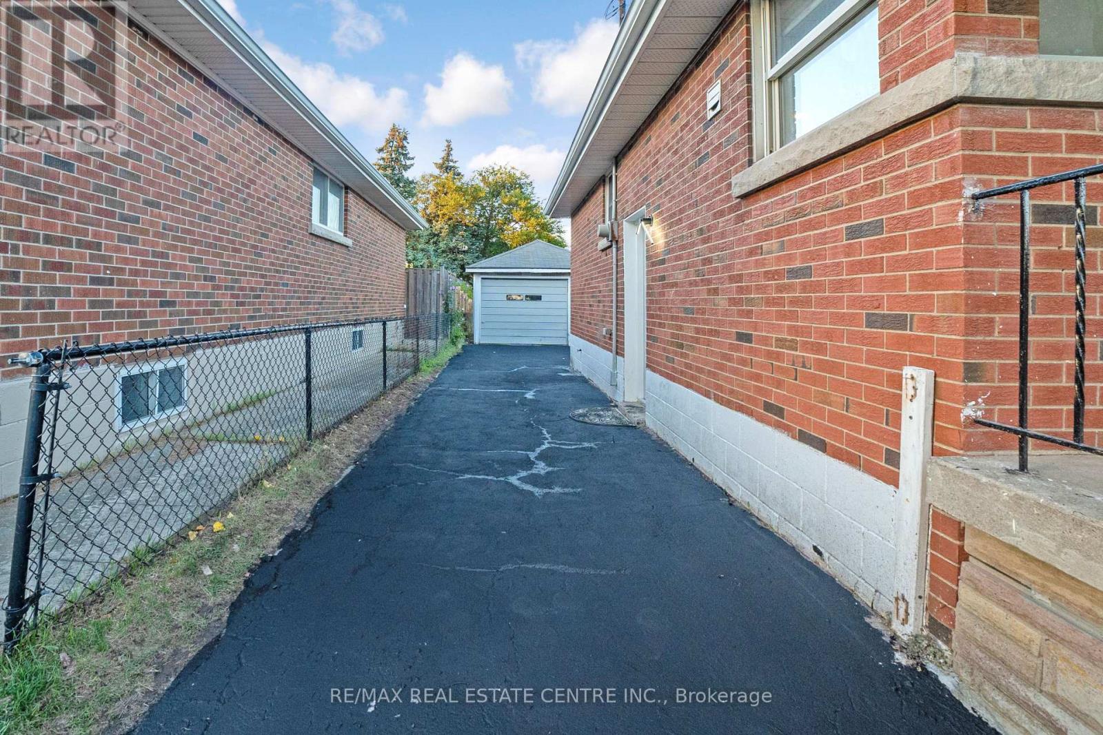 959 Mohawk Road E, Hamilton (Huntington), Ontario  L8T 2R9 - Photo 46 - X12432426