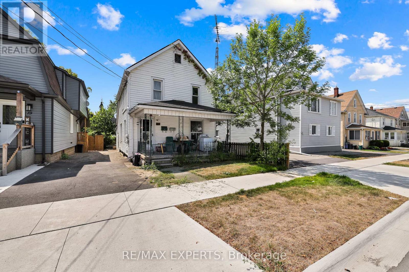 21 Fifth Street, Welland, Ontario  L3B 4Z4 - Photo 1 - X12432427