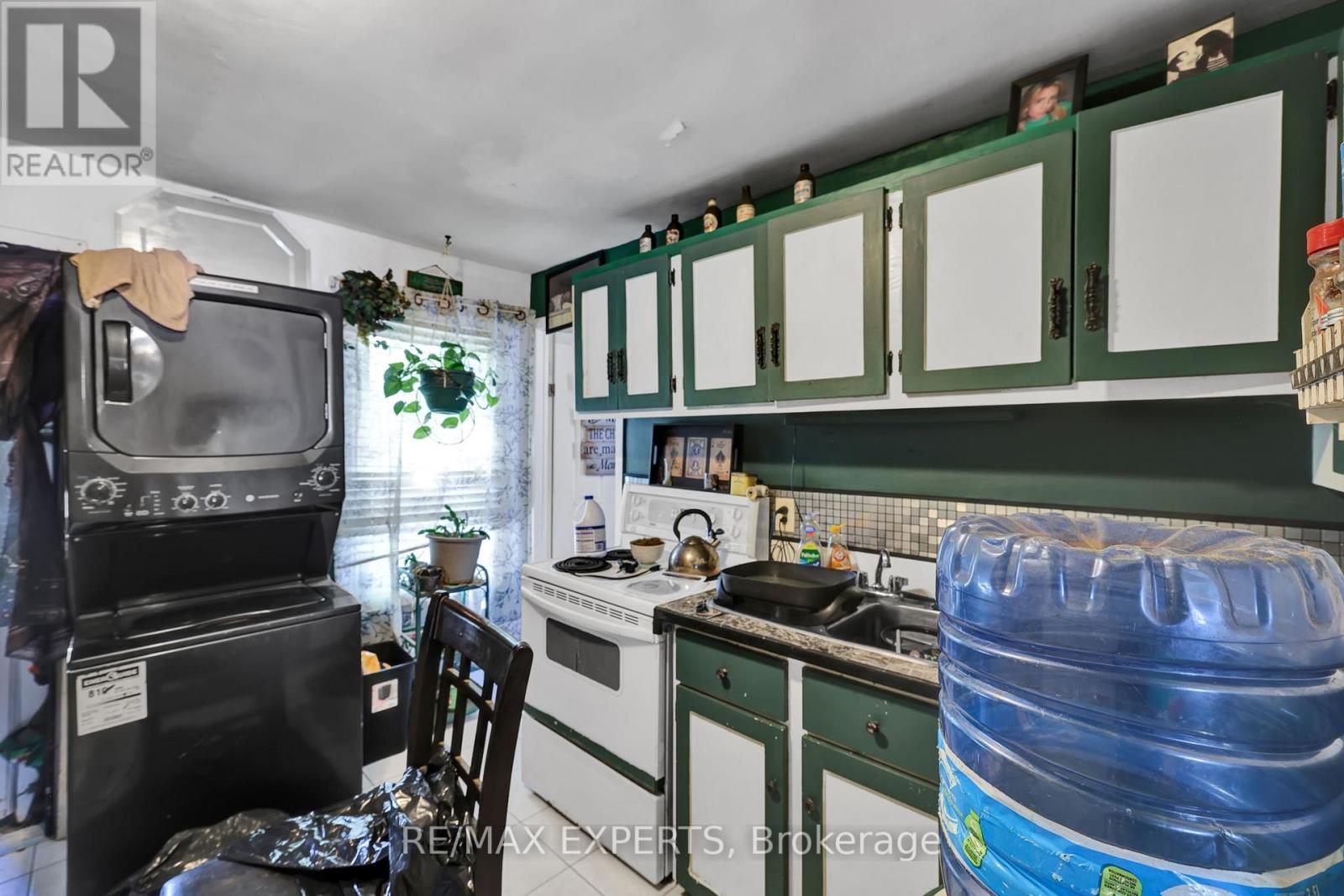 21 Fifth Street, Welland, Ontario  L3B 4Z4 - Photo 14 - X12432427