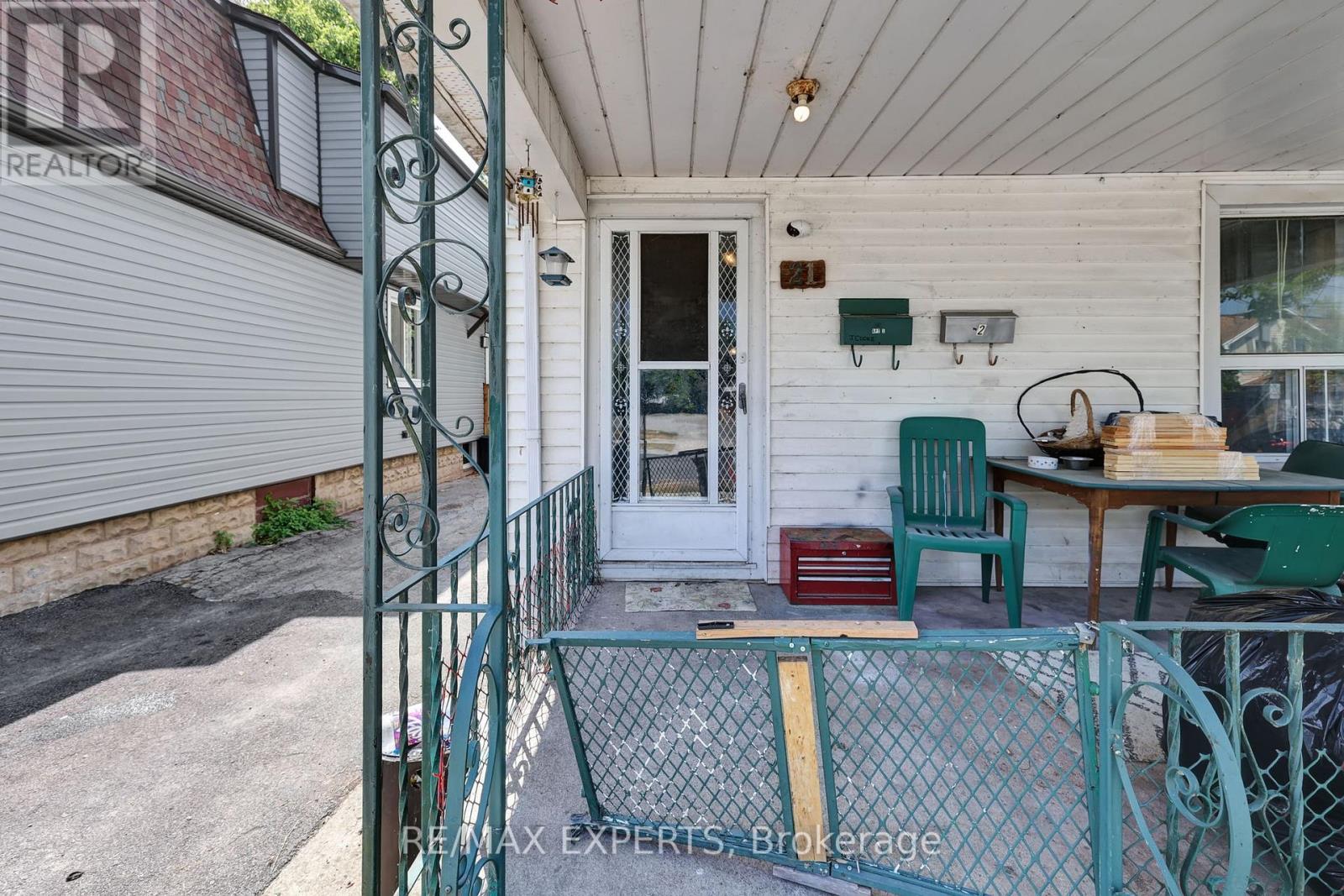 21 Fifth Street, Welland, Ontario  L3B 4Z4 - Photo 4 - X12432427