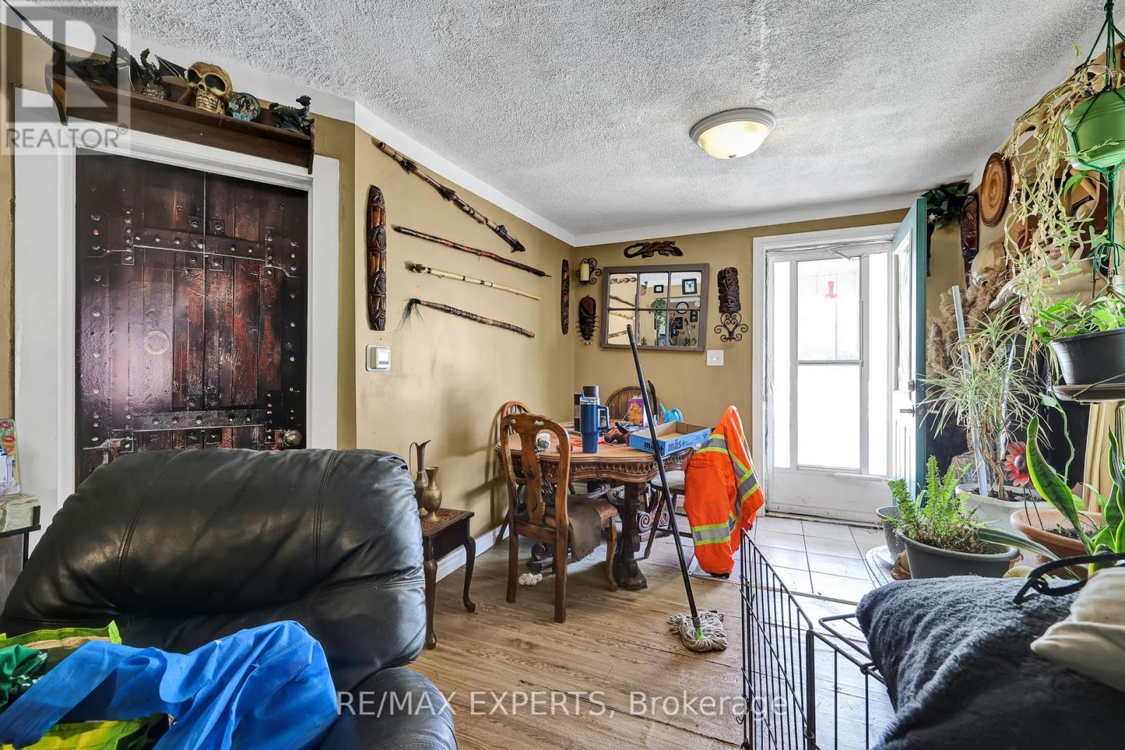 21 Fifth Street, Welland, Ontario  L3B 4Z4 - Photo 7 - X12432427