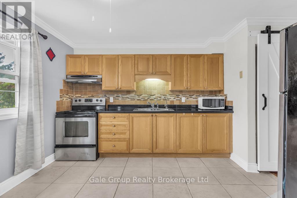 4 - 43 Blandford Street, Woodstock, Ontario  N4S 7H7 - Photo 4 - X12432497