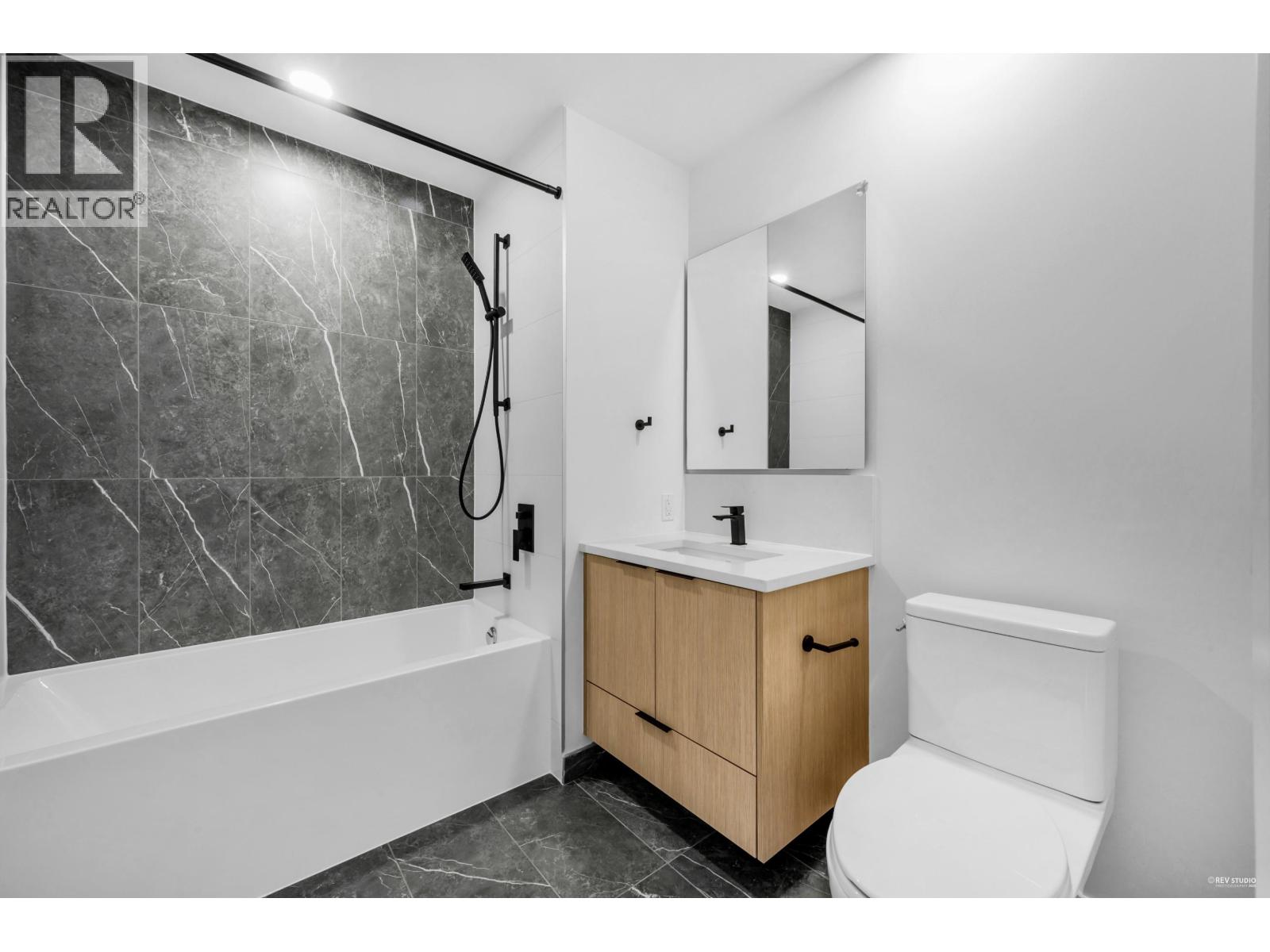 407 422 E 3rd Street, North Vancouver, British Columbia  V7L 1G2 - Photo 13 - R3053068