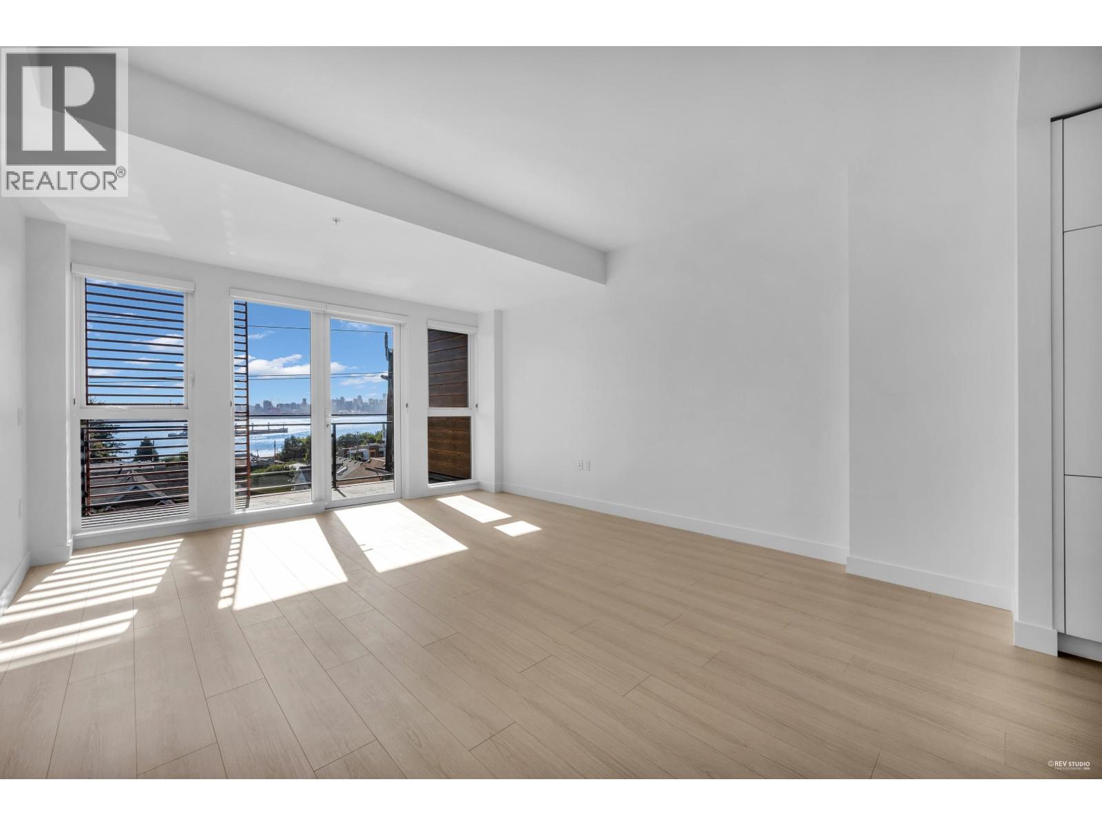 407 422 E 3rd Street, North Vancouver, British Columbia  V7L 1G2 - Photo 5 - R3053068
