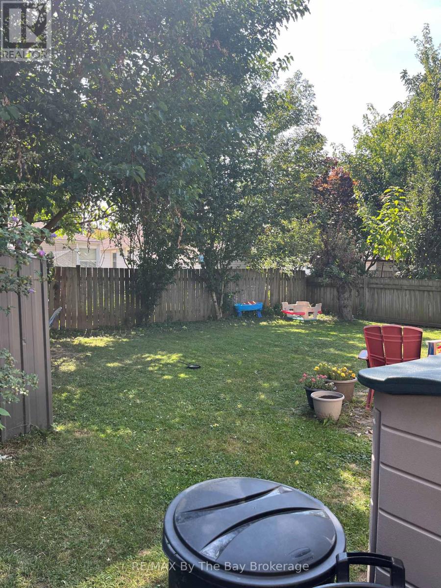 90 Grass Avenue, St. Catharines, Ontario  L2R 1T1 - Photo 15 - X12432443