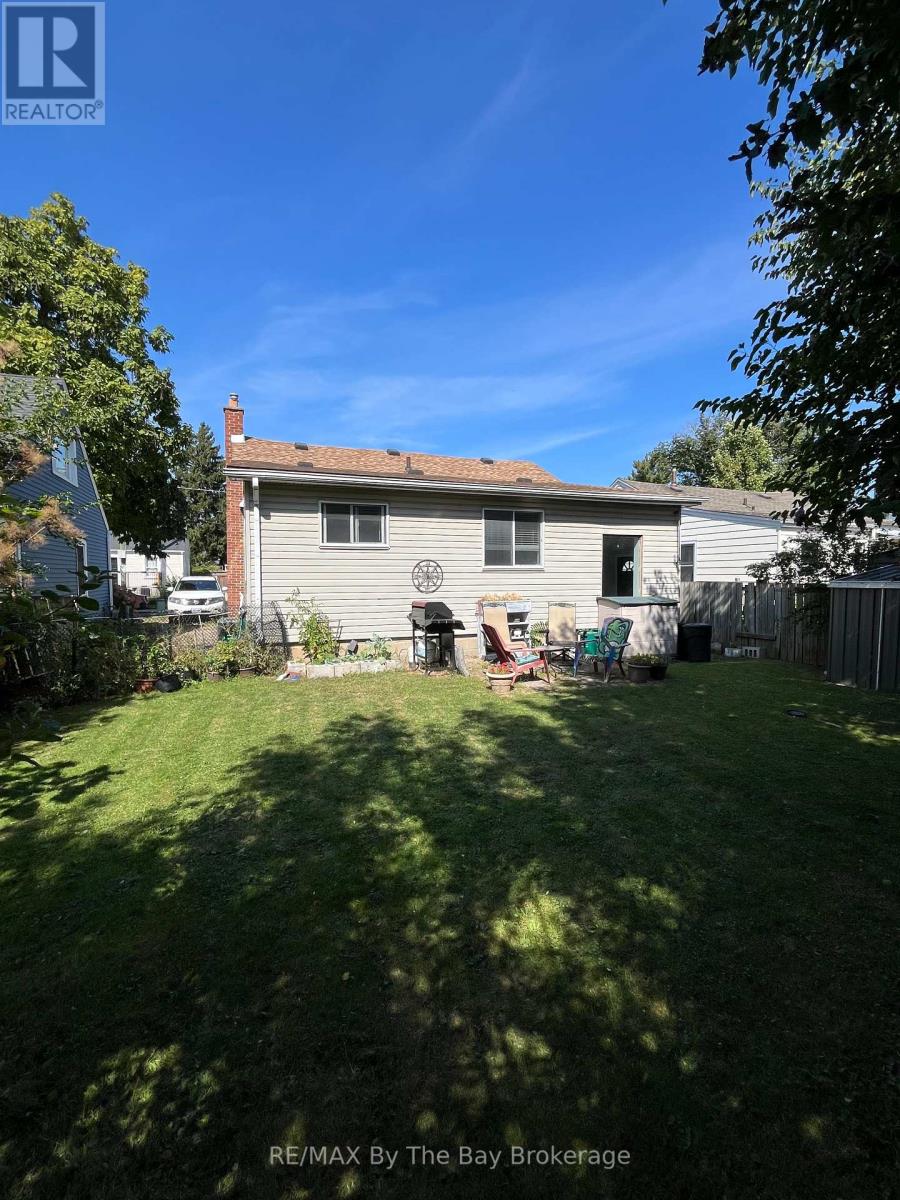 90 Grass Avenue, St. Catharines, Ontario  L2R 1T1 - Photo 3 - X12432443