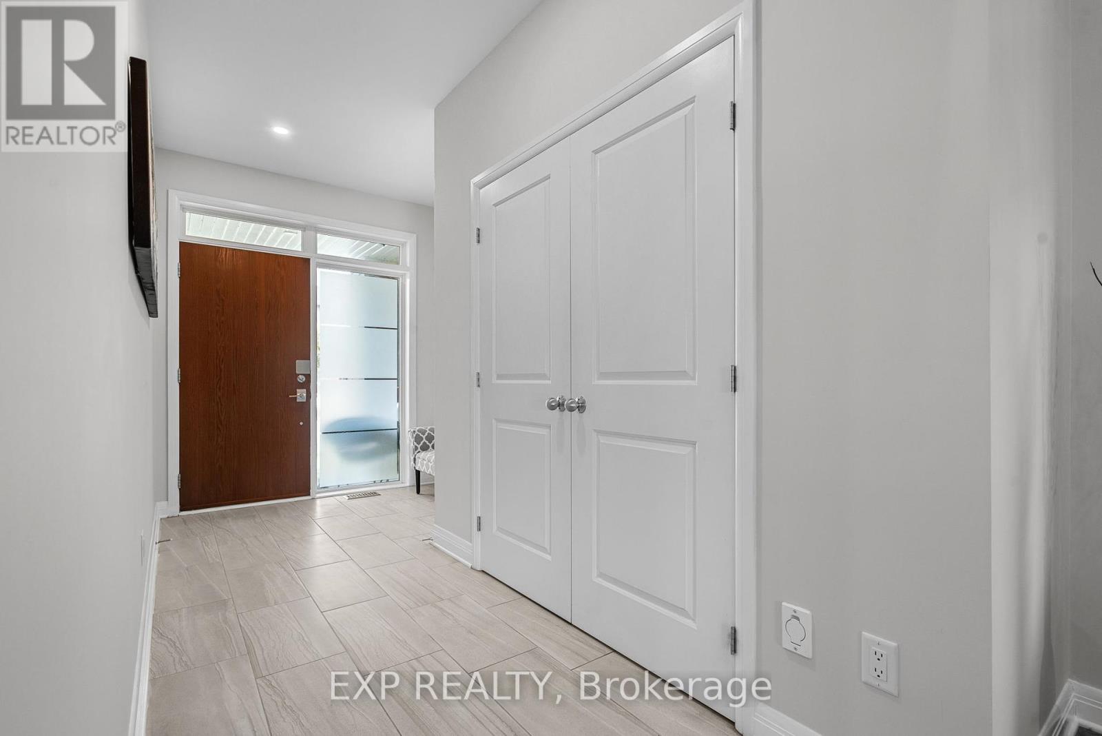 25 Stanhope Court, Ottawa, Ontario  K2J 6S2 - Photo 7 - X12432153