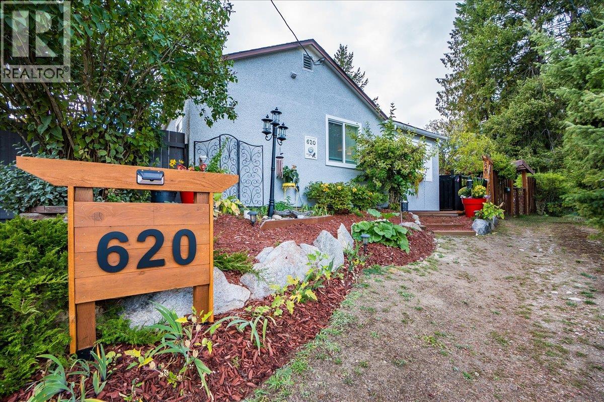 620 10th Avenue, Castlegar, British Columbia  V1N 1K9 - Photo 1 - 10364257