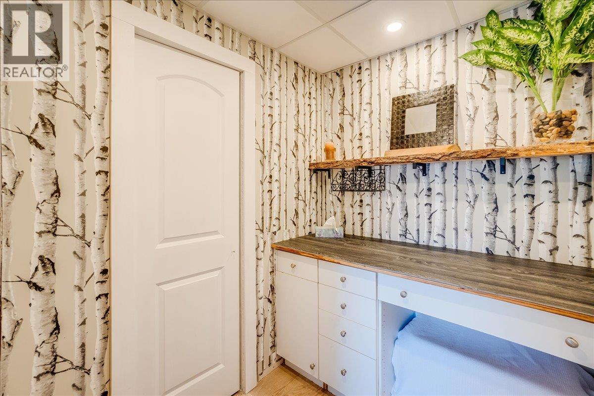 620 10th Avenue, Castlegar, British Columbia  V1N 1K9 - Photo 33 - 10364257