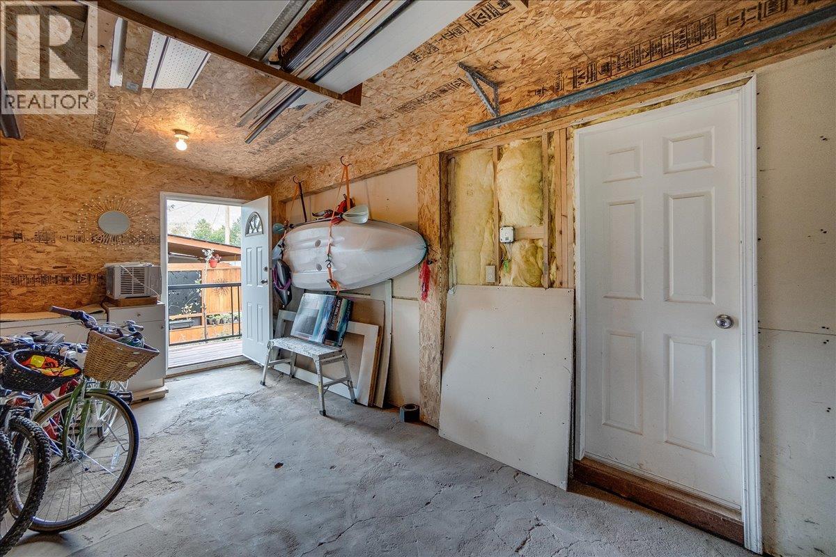 620 10th Avenue, Castlegar, British Columbia  V1N 1K9 - Photo 37 - 10364257