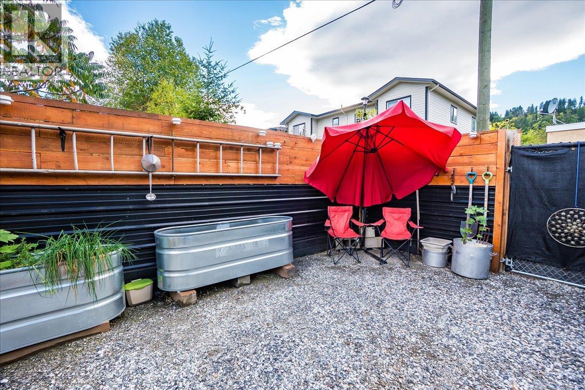 620 10th Avenue, Castlegar, British Columbia  V1N 1K9 - Photo 43 - 10364257