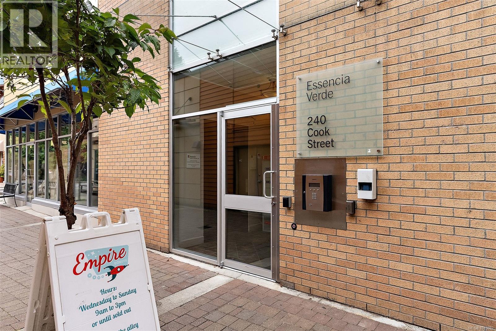 211 240 Cook St, Victoria, British Columbia  V8V 3X3 - Photo 4 - 1015082