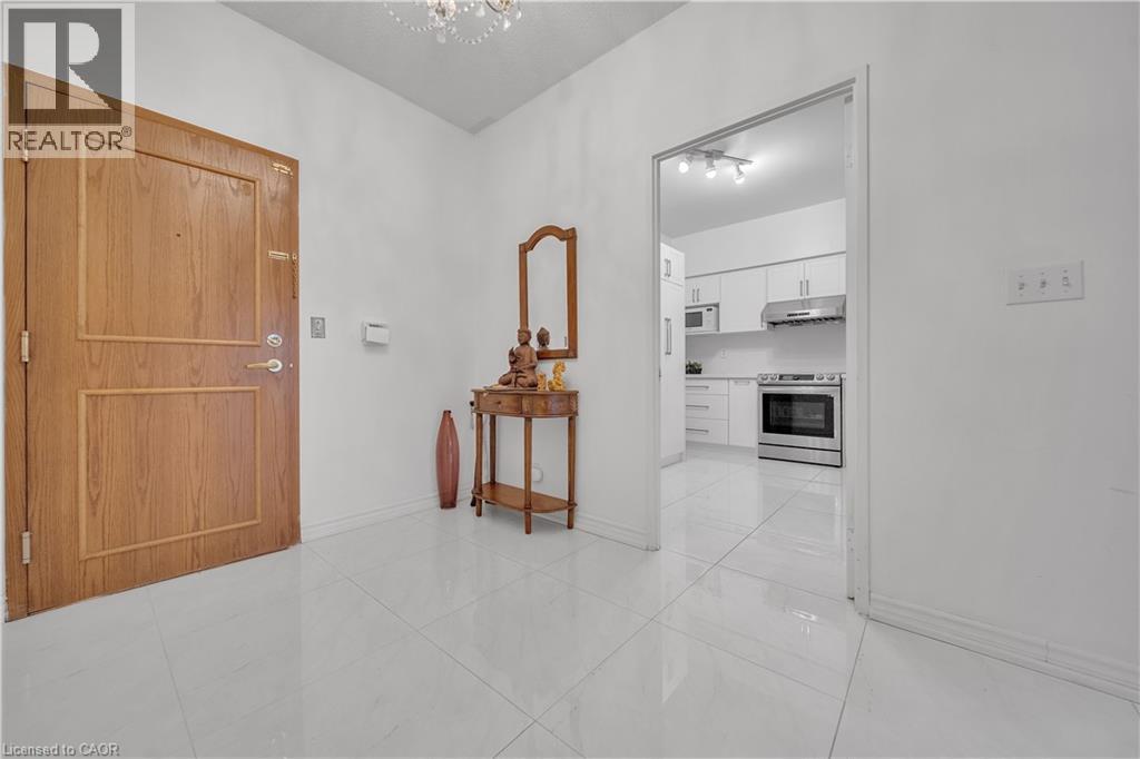 8 Lee Centre Drive Unit# Ph203, Scarborough, Ontario  M1H 3H8 - Photo 10 - 40711559
