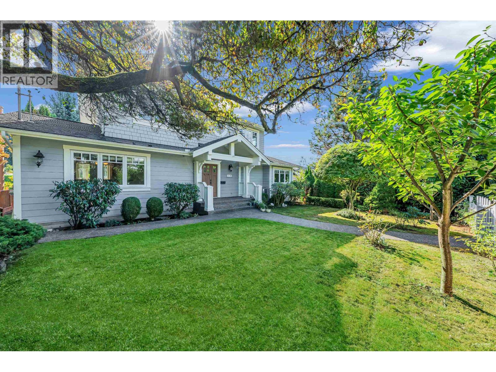 1138 Inglewood Avenue, West Vancouver, British Columbia  V7T 1Y5 - Photo 3 - R3053093