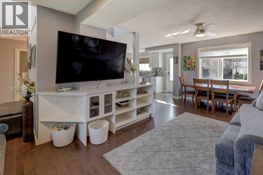 43 Canoe Square Sw, Airdrie, Alberta  T4B 2N5 - Photo 3 - A2260634