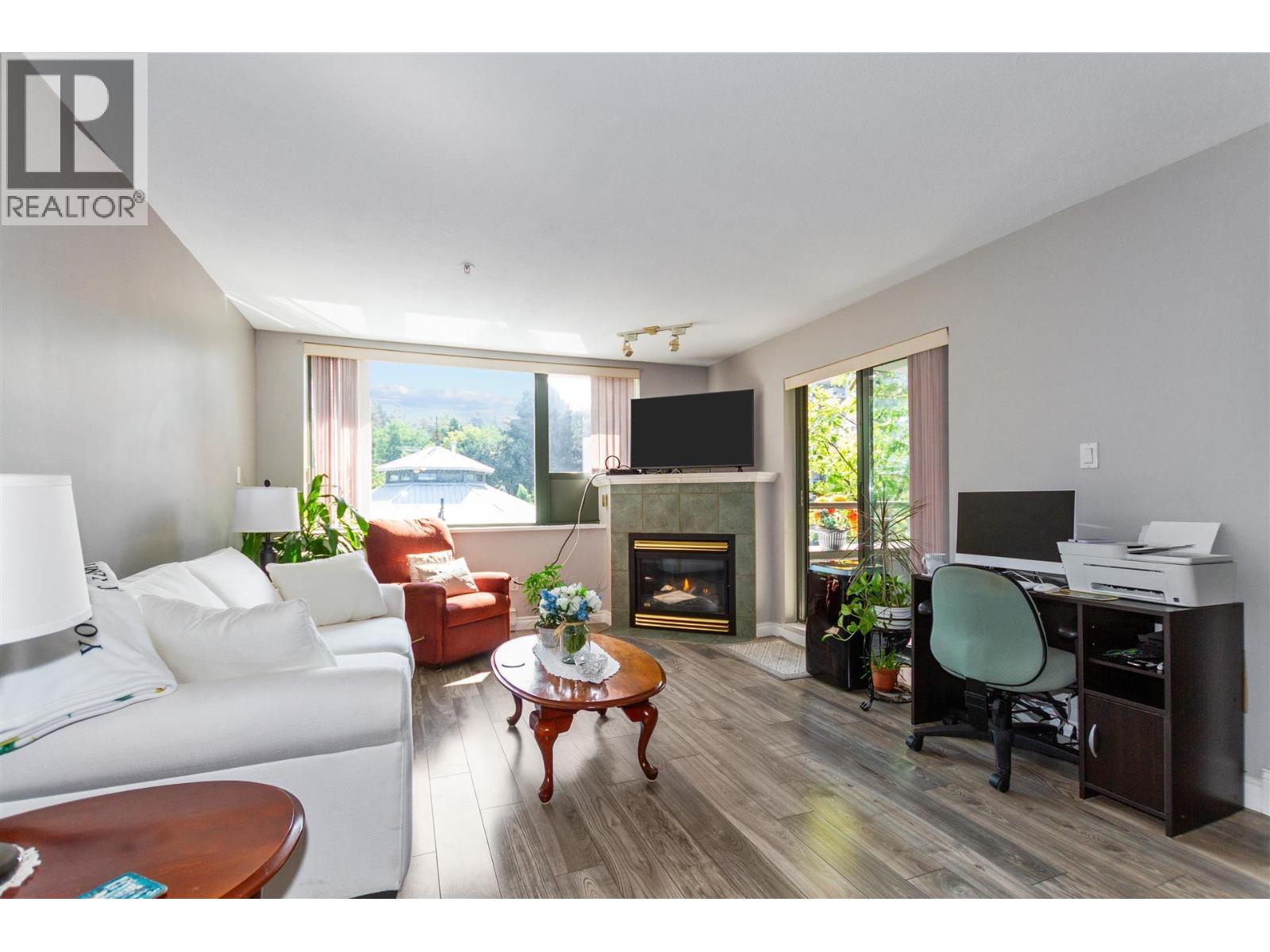 219 225 NEWPORT DRIVE, Port Moody, British Columbia