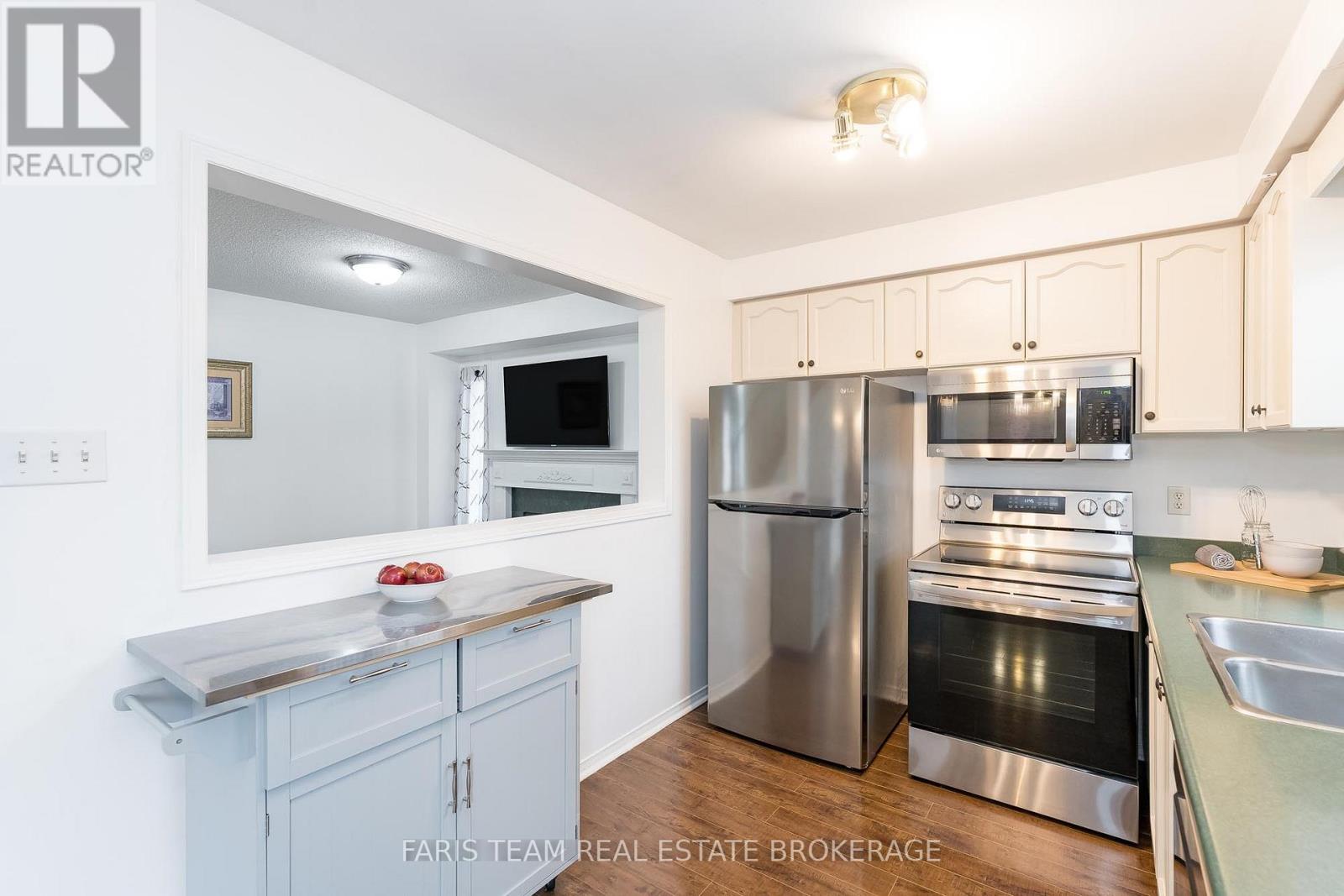 7 Round Leaf Court, Barrie, Ontario  L4N 9N3 - Photo 6 - S12430626