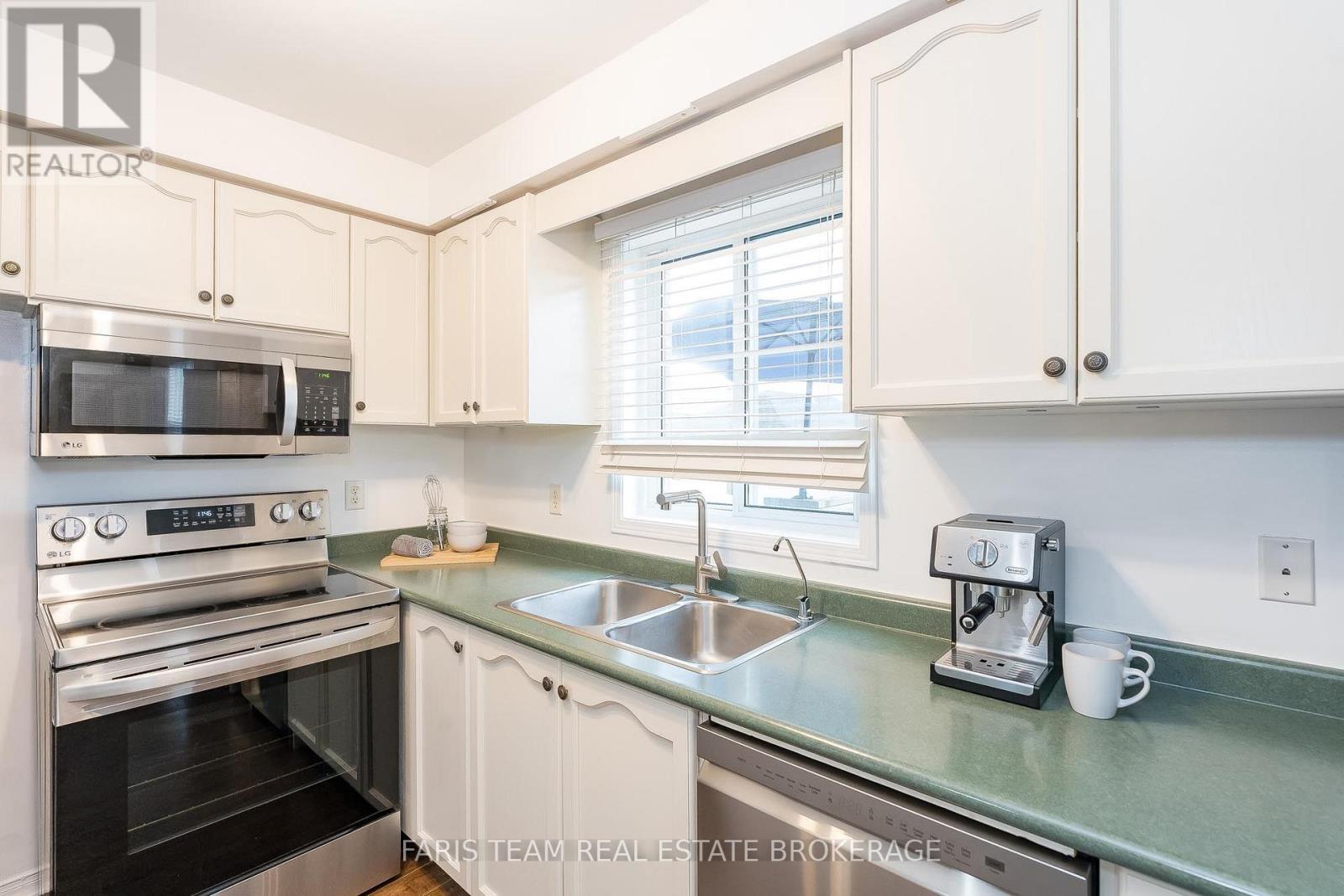 7 Round Leaf Court, Barrie, Ontario  L4N 9N3 - Photo 7 - S12430626