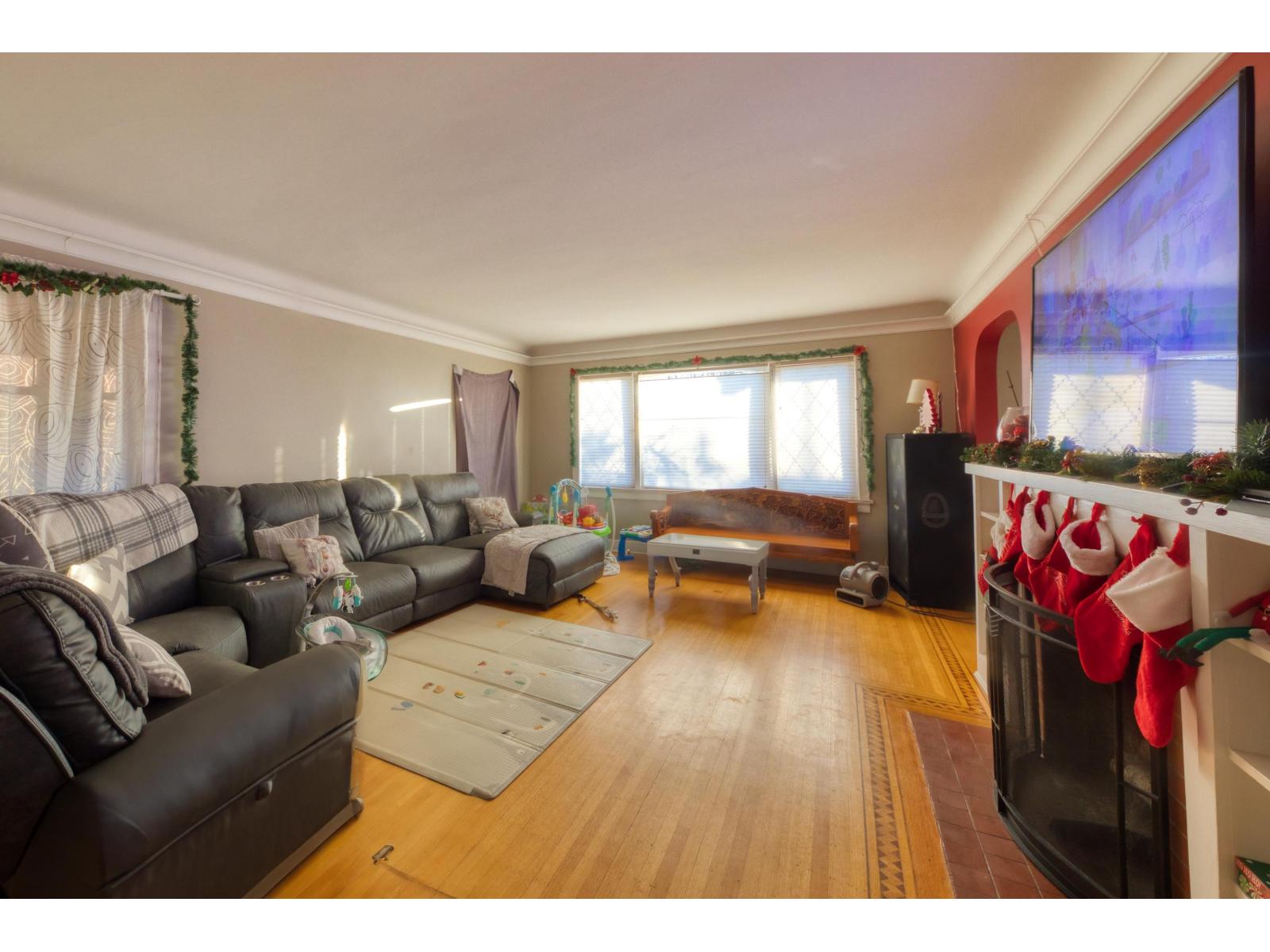 33591 1st Avenue, Mission, British Columbia  V2V 1H3 - Photo 2 - R3053147