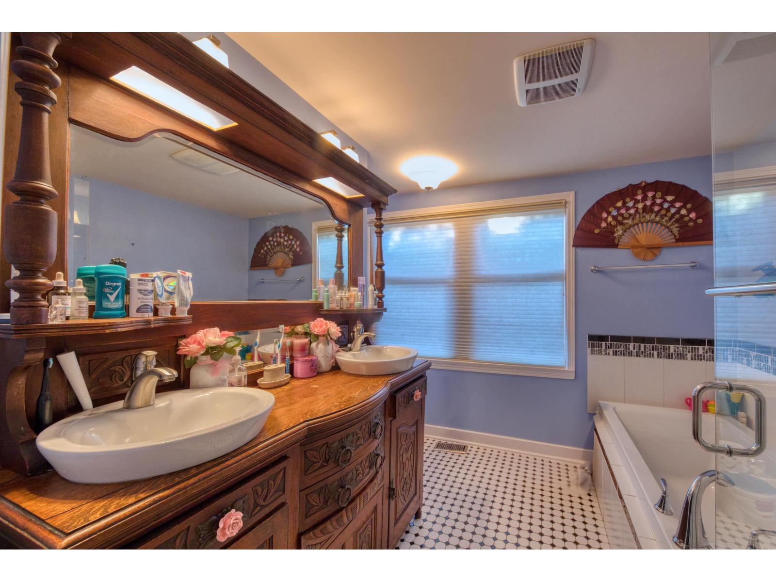 33591 1st Avenue, Mission, British Columbia  V2V 1H3 - Photo 4 - R3053147
