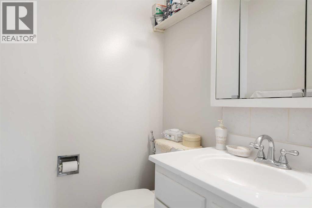 220 Temple Close Ne, Calgary, Alberta  T1Y 2B6 - Photo 18 - A2255982