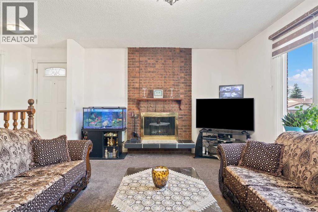 220 Temple Close Ne, Calgary, Alberta  T1Y 2B6 - Photo 9 - A2255982