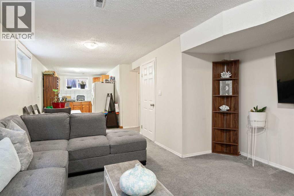 220 Temple Close Ne, Calgary, Alberta  T1Y 2B6 - Photo 28 - A2255982